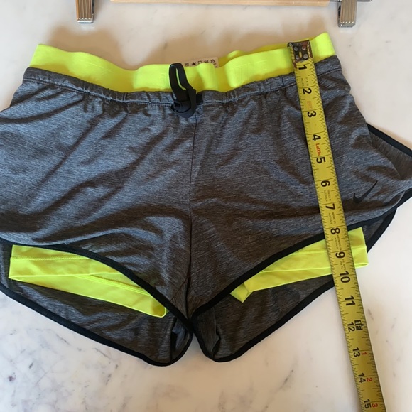 Nike running shorts Small - Picture 8 of 8